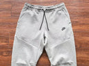 Conjunto Nike Tech Fleece Cinza